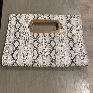 Hang clutch snake material